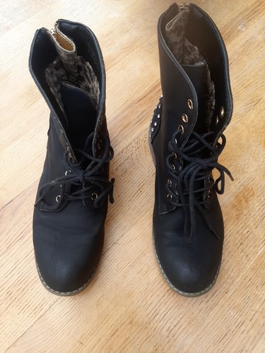 Schwarze stiefelette mit - schwarze,